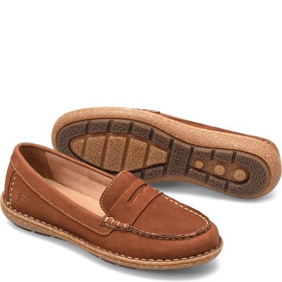 Nerina shown in Maple Leaf Nubuck (Tan)