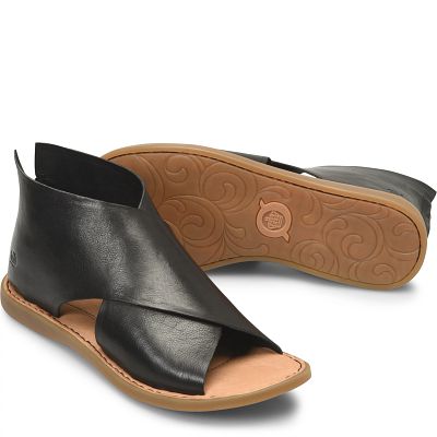 Iwa shown in Black Natural Sole (Black)