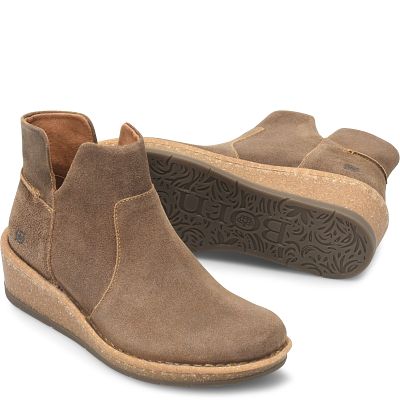 Viv shown in Taupe Avola Distressed (Tan)